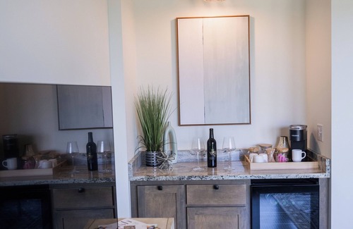 Stonewall Cabin | Silverstone/Casita #5 - Private Porch, Luxury, Country Feels, Walk to Wineries