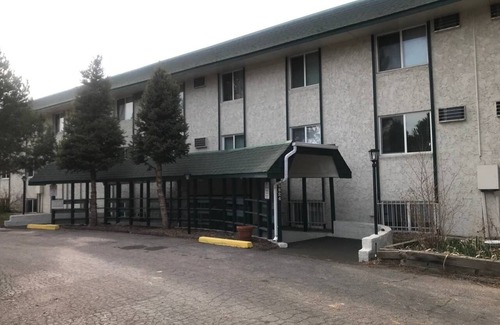 Denver Condo | Simple 1 BR in SE Cherry Creek-monthly rental only