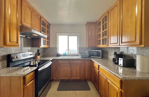Castro Valley House | Simple 3B1B with Laundry, Parking and Yard - 3604