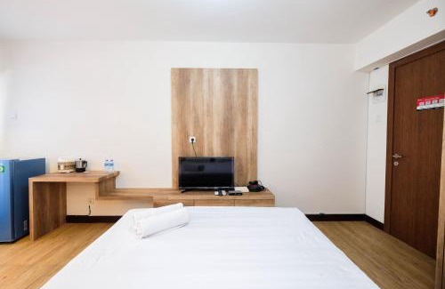 Depok Apartment | Simple and Homey Studio Room at Cinere Resort Apartment By Travelio