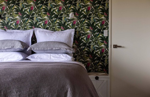 Tutukaka Cottage | Simple but luxurious self-catering cottage with views of Poor Knights Islands