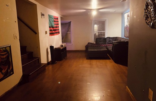 Downtown Baltimore Apartment | Simple, Cheap, and Cozy ROOM 3