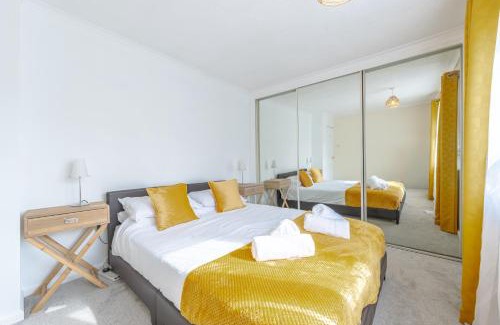 Newcastle-Under-Lyme Apartment | Simple Comforts - 2BR Flat with Free Parking in Newcastle-under-Lyme