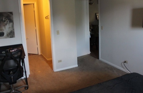 Lombard Apartment | Simple Comfy - One Bedroom Apartment in Lombard