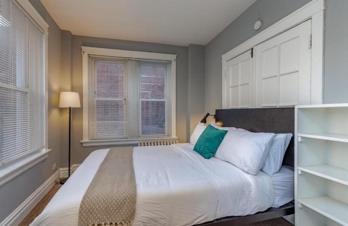 Central West End Apartment | Simple CWE 2BR near BJC by Zencity