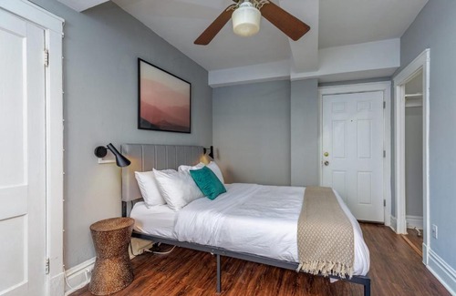 Central West End Apartment | Simple CWE 2BR near BJC by Zencity