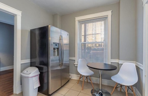 Central West End Apartment | Simple CWE 2BR near BJC by Zencity