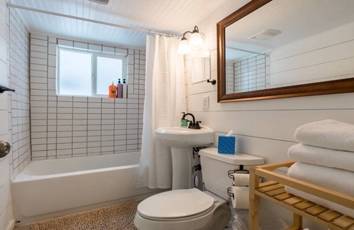 Provo Apartment | ★Simple Elegance★ (Unit #2)