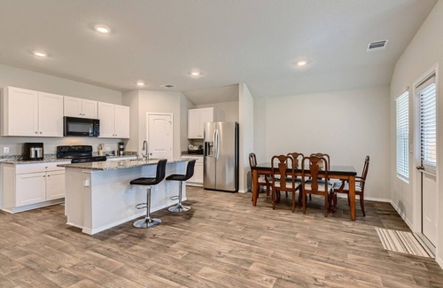 Austin House | Simple Lovely Home Close to the Airport & Tesla!