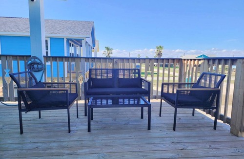 Surfside Beach House | Simple Modern GreenBean home 3BR near beach