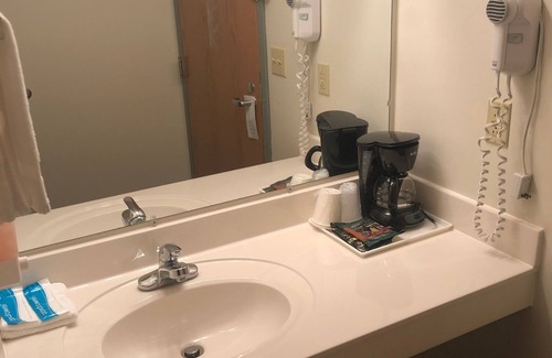 Shelbina Hotel | Simple Rewards Inn Shelbina