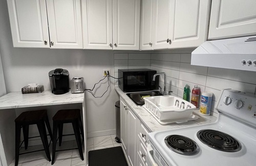 Cote-Des-Neiges—Notre-Dame-De-Grace House | Simple stay in Montreal