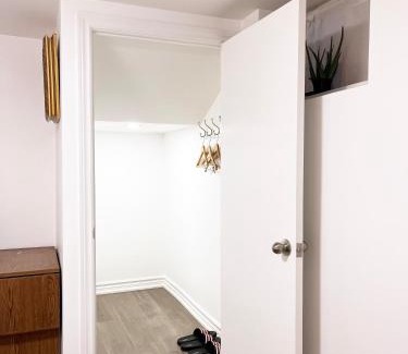 L'Amoreaux House | Simple & Tidy Private Rooms