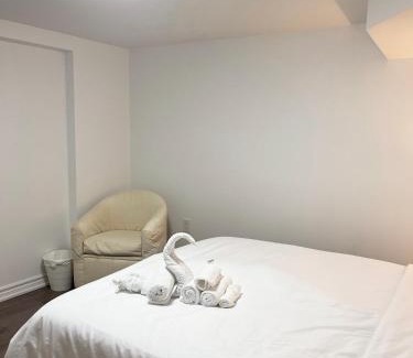 L'Amoreaux House | Simple & Tidy Private Rooms