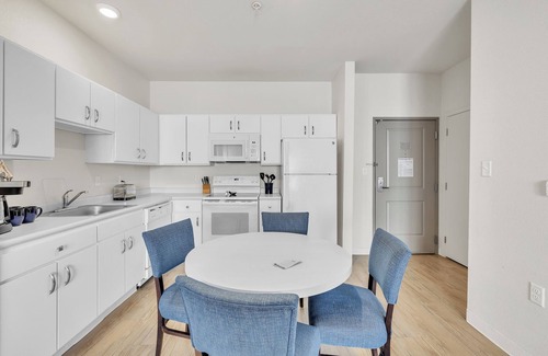 Far North Central Apartment | Simplicity At the Rim 1101 I Comfy 2 Bed 2 Bath