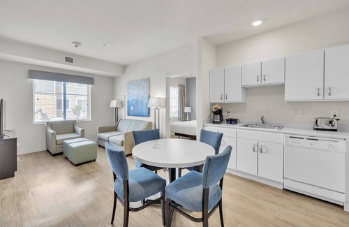 Far North Central Apartment | Simplicity At the Rim 1101 I Comfy 2 Bed 2 Bath