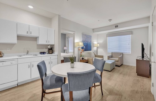 Far North Central Apartment | Simplicity At the Rim 1121 I Comfy 2 Bed 2 Bath