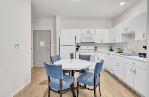 Far North Central Apartment | Simplicity At the Rim 1121 I Comfy 2 Bed 2 Bath