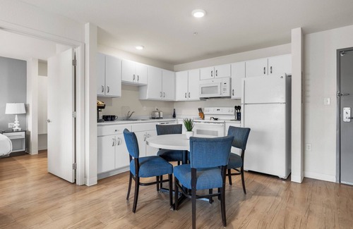 Far North Central Apartment | Simplicity At the Rim 1204 I Comfy 2 bed 2 Bath