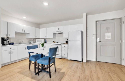 Far North Central Apartment | Simplicity At the Rim 1209 I Comfy 1 Bed 1 Bath