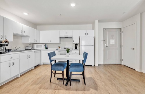 Far North Central Apartment | Simplicity At the Rim 1209 I Comfy 1 Bed 1 Bath