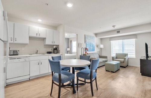 Far North Central Apartment | Simplicity At the Rim 1221 I Comfy 2 Bed 2 Bath