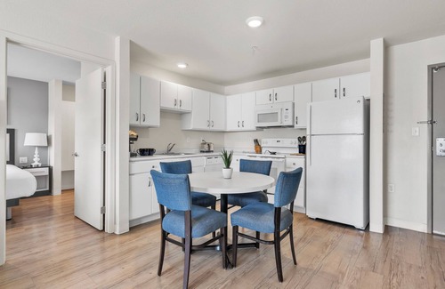 Far North Central Apartment | Simplicity At the Rim 1314 I Comfy 2 Bed 2 Bath