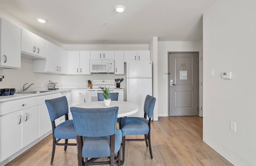 Far North Central Apartment | Simplicity At the Rim 1314 I Comfy 2 Bed 2 Bath