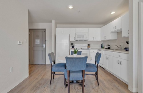 Far North Central Apartment | Simplicity At the Rim 1406 I Comfy 2 Bed 2 Bath