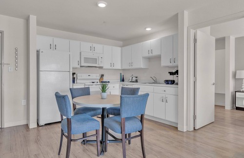 Far North Central Apartment | Simplicity At the Rim 1416 I Comfy 2 Bed 2 Bath