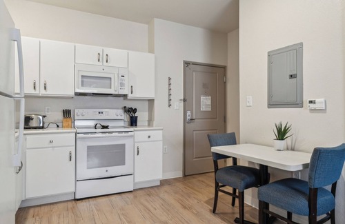 Far North Central Apartment | Simplicity At the Rim 1117 I Spacious 1 Bed 1 Bth