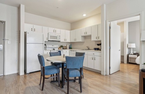 Far North Central Apartment | Simplicity At the Rim 1112 I Comfy 2 Bed 2 Bath