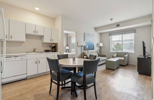 Far North Central Apartment | Simplicity At the Rim 1112 I Comfy 2 Bed 2 Bath