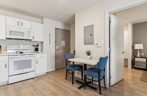 Far North Central Apartment | Simplicity At the Rim 1317 I Comfy 1 Bed 1 Bath