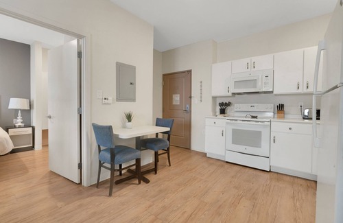 Far North Central Apartment | Simplicity At the Rim 1107 I Spacious 1 Bed 1 Bth