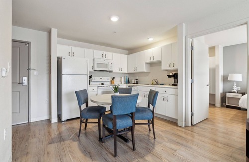 Far North Central Apartment | Simplicity At the Rim 1206 I Comfy 2 Bed 2 Bath