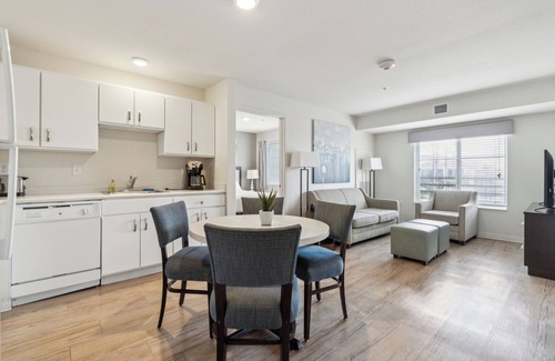 Far North Central Apartment | Simplicity At the Rim 1206 I Comfy 2 Bed 2 Bath