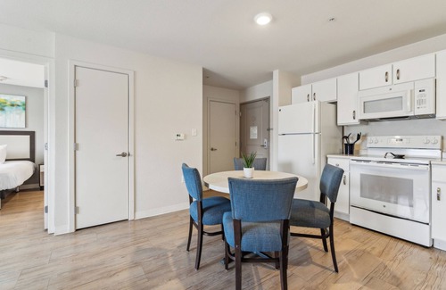 Far North Central Apartment | Simplicity At the Rim 1206 I Comfy 2 Bed 2 Bath