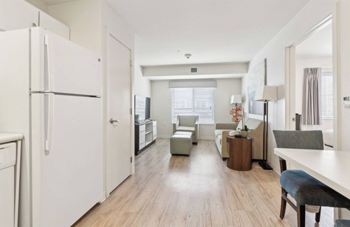 Far North Central Apartment | Simplicity At the Rim 1219 I Spacious 1 Bed 1 Bth