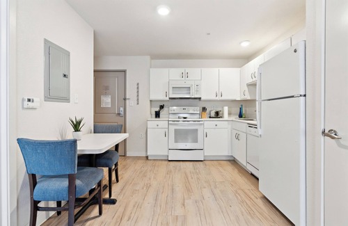 Far North Central Apartment | Simplicity At the Rim 1219 I Spacious 1 Bed 1 Bth
