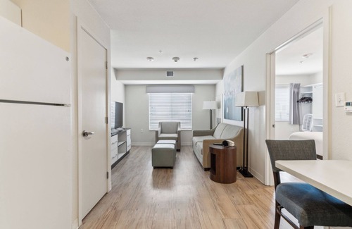 Far North Central Apartment | Simplicity At the Rim 1405 I Comfy 1 Bed 1 Bath