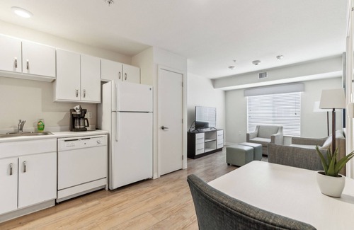 Far North Central Apartment | Simplicity At the Rim 1405 I Comfy 1 Bed 1 Bath