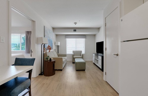 Far North Central Apartment | Simplicity At the Rim 1203 I Spacious 1 Bed 1 Bth