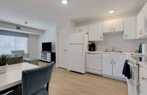 Far North Central Apartment | Simplicity At the Rim 1203 I Spacious 1 Bed 1 Bth
