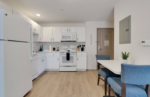 Far North Central Apartment | Simplicity At the Rim 1203 I Spacious 1 Bed 1 Bth