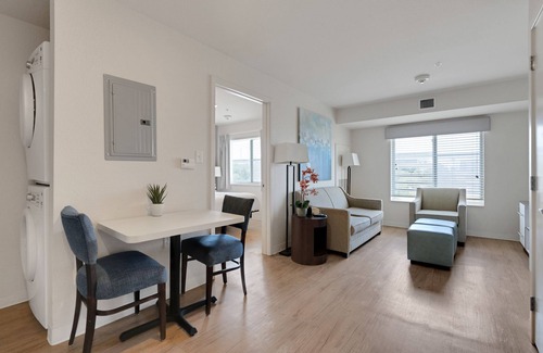 Far North Central Apartment | Simplicity At the Rim 1212 I Spacious 1 Bed 1 Bth