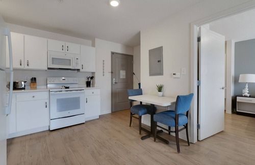Far North Central Apartment | Simplicity At the Rim 1212 I Spacious 1 Bed 1 Bth