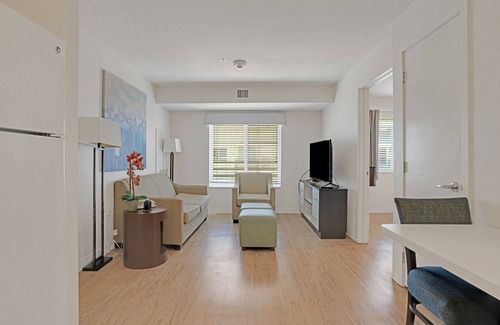 Far North Central Apartment | Simplicity At the Rim 1311 I Spacious 1 Bed 1 Bth
