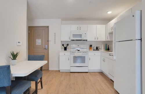 Far North Central Apartment | Simplicity At the Rim 1311 I Spacious 1 Bed 1 Bth