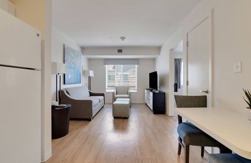 Far North Central Apartment | Simplicity At the Rim 1411 I Comfy 1 Bed 1 Bath